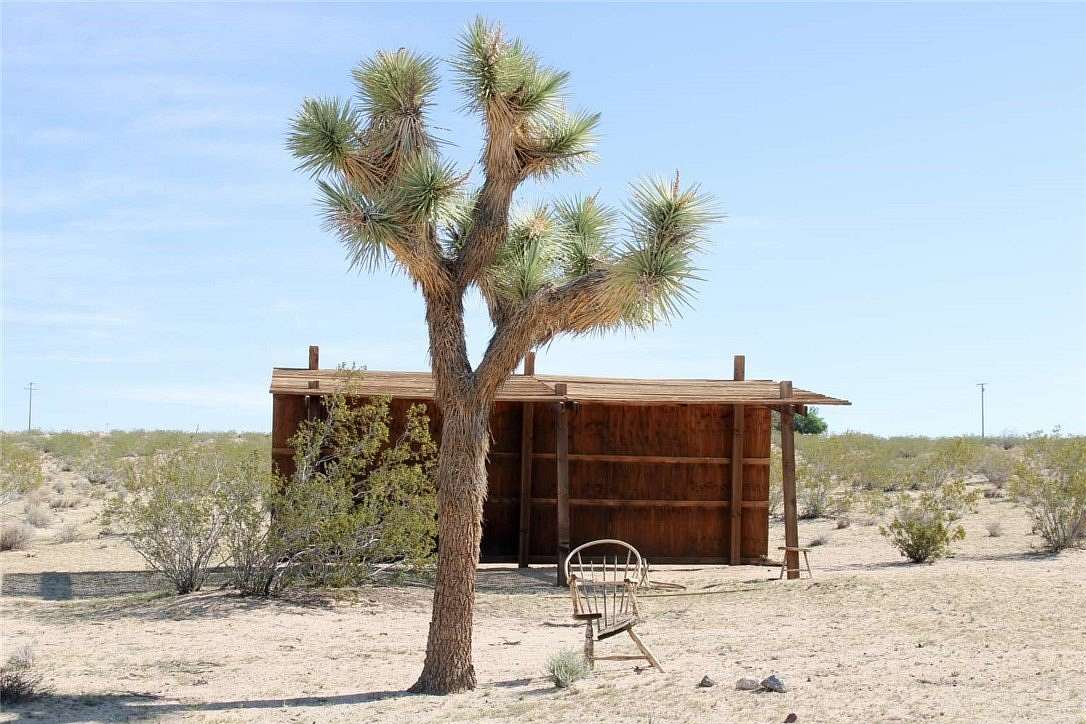 14.7 Acres of Land for Sale in Joshua Tree, California