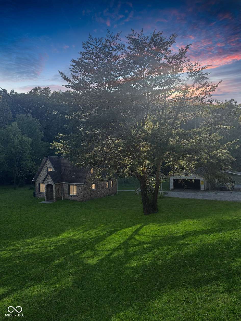 4.64 Acres of Residential Land with Home for Sale in Martinsville, Indiana