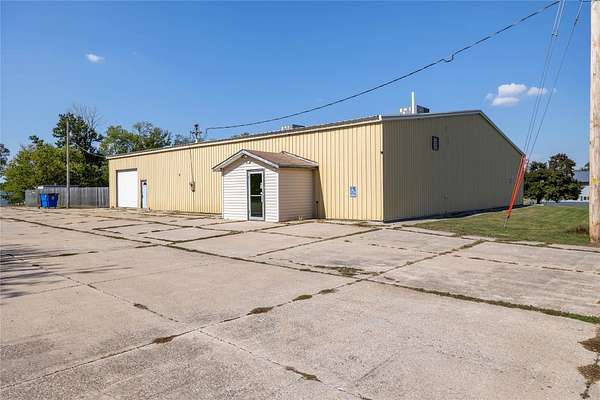 2 Acres of Residential Land with Home for Sale in Perry, Iowa