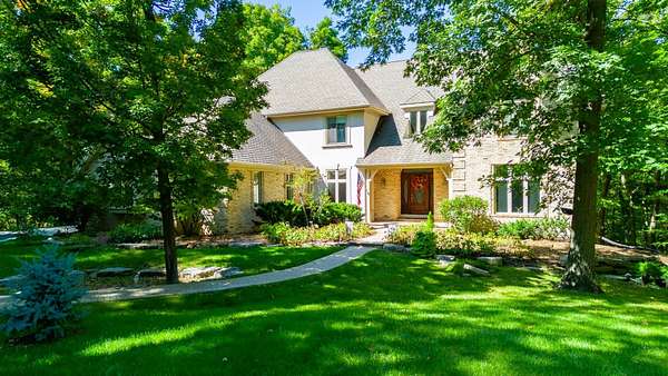 2.77 Acres of Residential Land with Home for Sale in North Barrington, Illinois