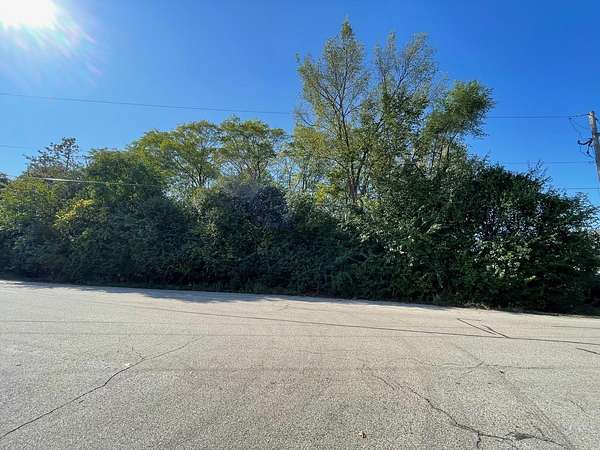 1.12 Acres of Residential Land for Sale in Lake Barrington, Illinois