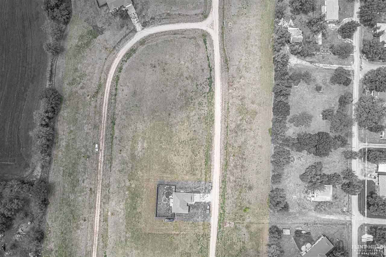 9 Acres of Residential Land for Sale in Woodbine, Kansas