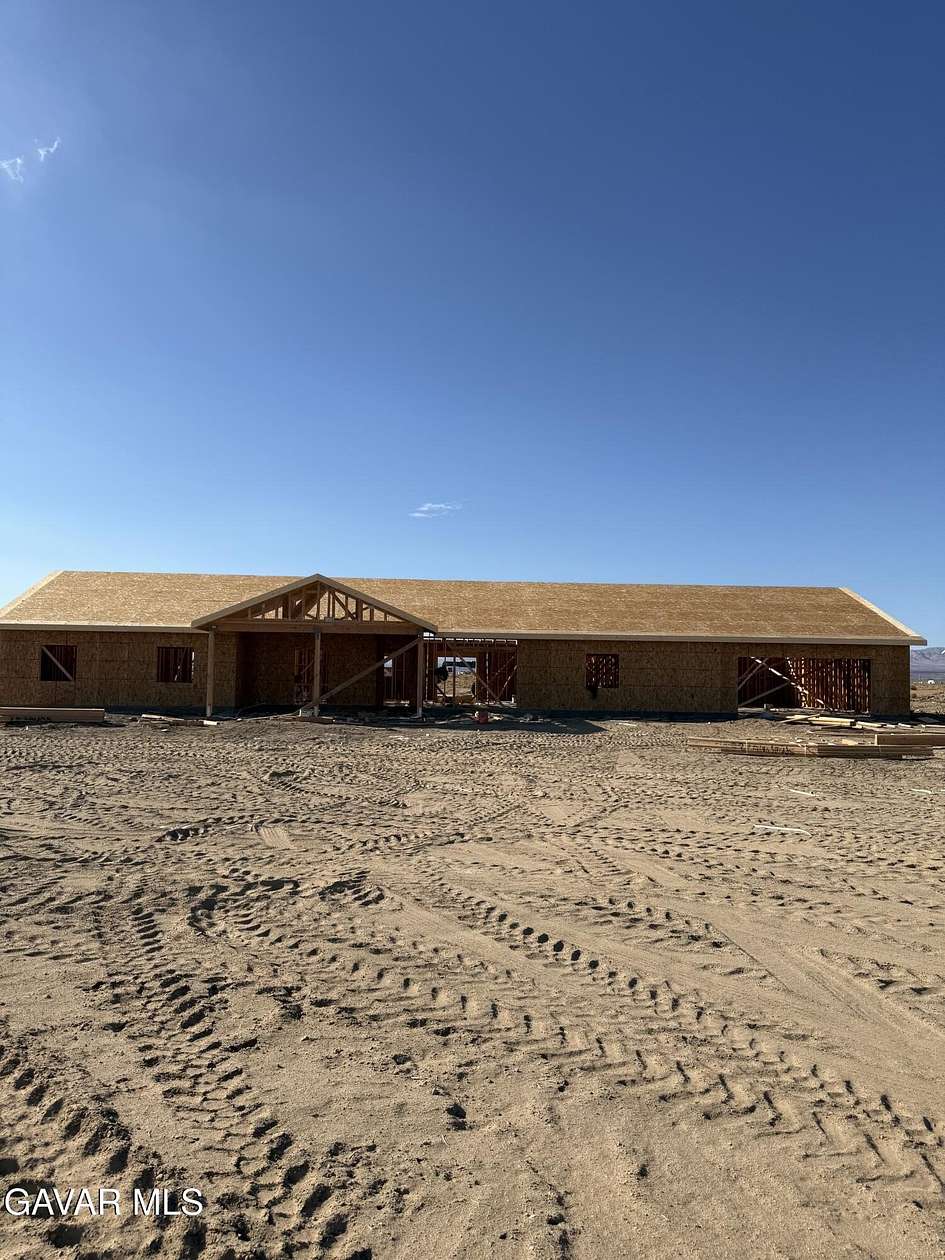 2.5 Acres of Residential Land with Home for Sale in Lancaster, California