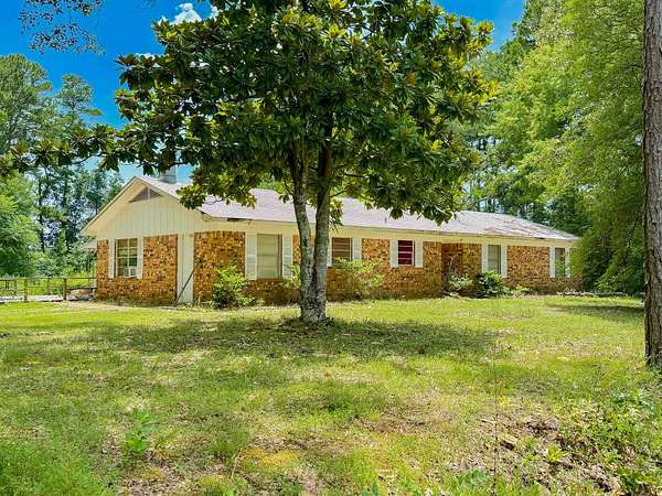 26 Acres of Land with Home for Sale in Hallsville, Texas