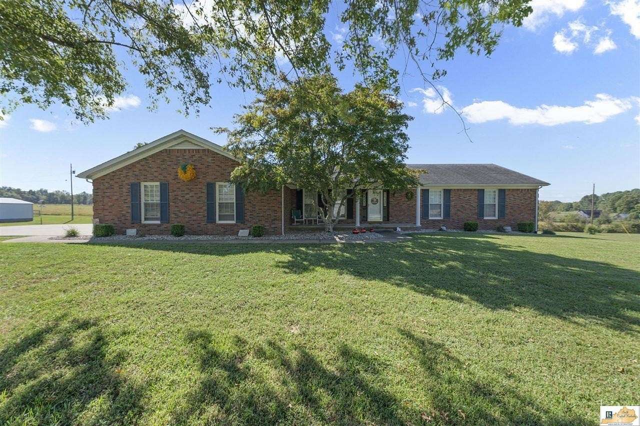 1.65 Acres of Residential Land with Home for Sale in Magnolia, Kentucky