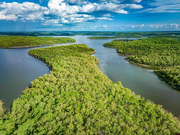 9.3 Acres of Residential Land with Home for Sale in Mountain Home, Arkansas