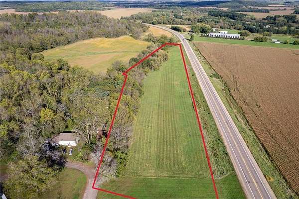 4 Acres of Residential Land for Sale in Kinnickinnic Town, Wisconsin
