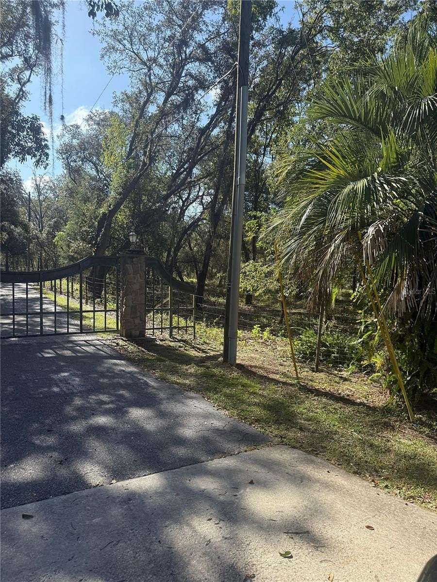 5 Acres of Land for Sale in Ocklawaha, Florida
