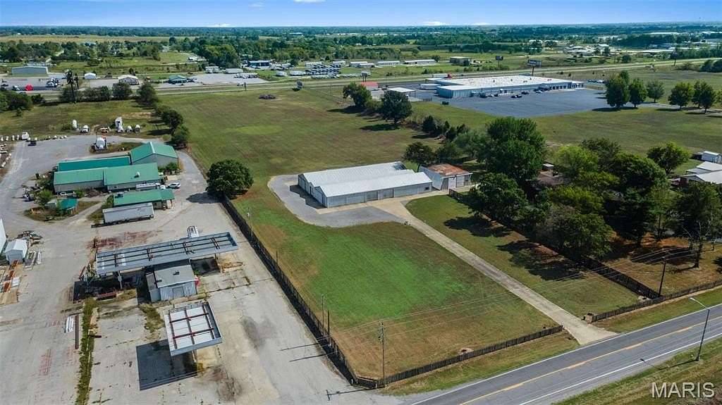 8.8 Acres of Improved Commercial Land for Sale in Sikeston, Missouri