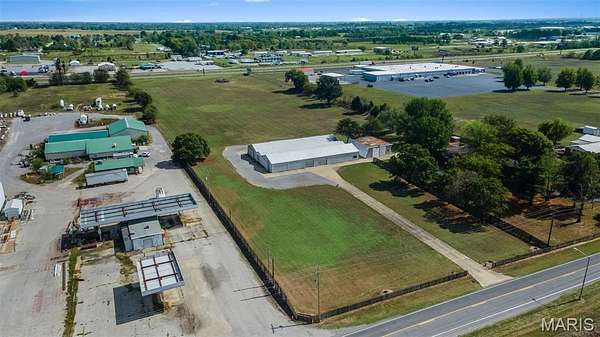 8.8 Acres of Improved Commercial Land for Sale in Sikeston, Missouri
