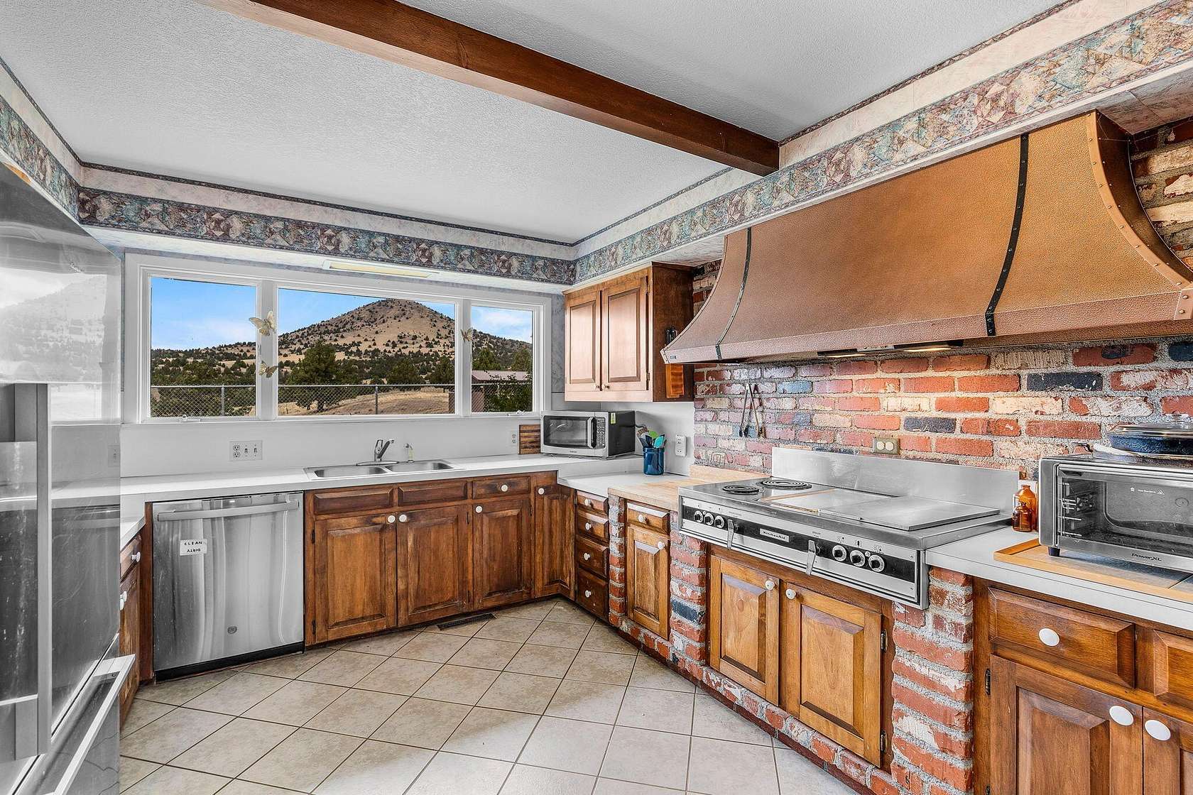 82 Acres of Agricultural Land with Home for Sale in Mitchell, Oregon