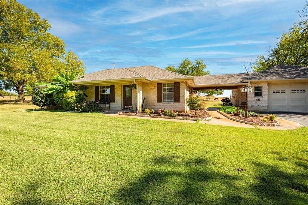 2 Acres of Residential Land with Home for Sale in Lone Oak, Texas