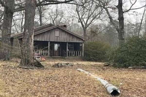 1.5 Acres of Residential Land with Home for Auction in Brookhaven, Mississippi