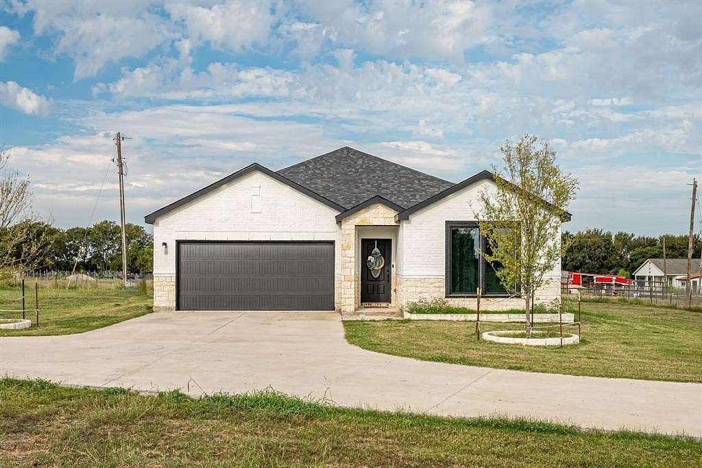 1.57 Acres of Residential Land with Home for Lease in Leonard, Texas