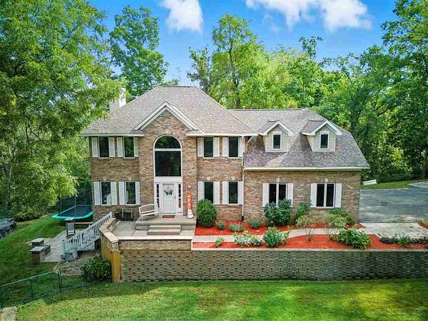 2.32 Acres of Residential Land with Home for Sale in Jefferson Township, Iowa