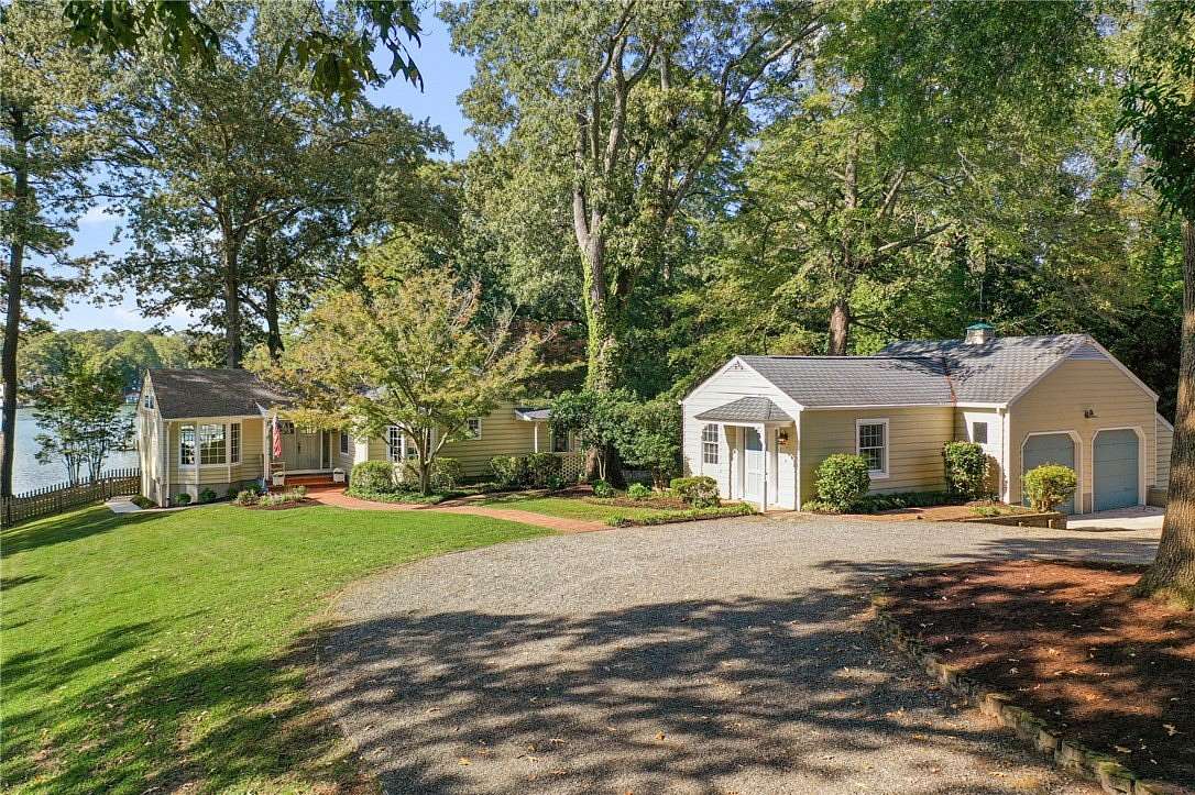 2.64 Acres of Residential Land with Home for Sale in Irvington, Virginia