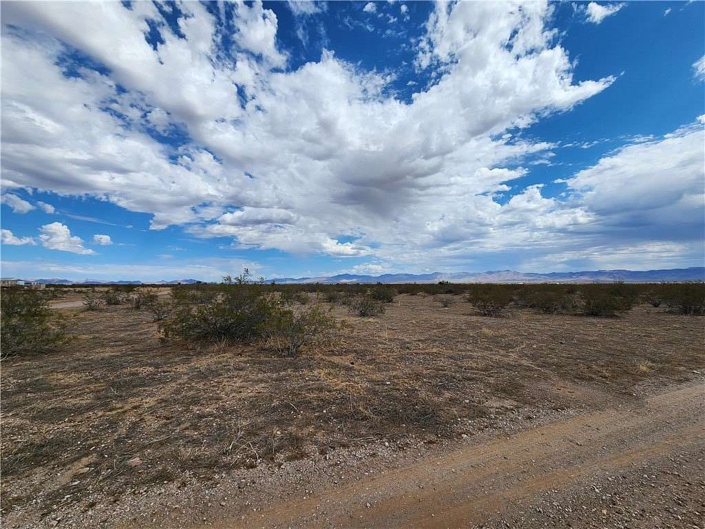 2.2 Acres of Residential Land for Sale in Golden Valley, Arizona