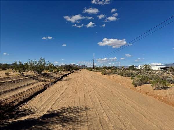 1.1 Acres of Land for Sale in Golden Valley, Arizona