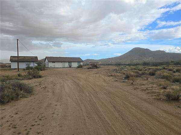5 Acres of Residential Land with Home for Sale in Kingman, Arizona