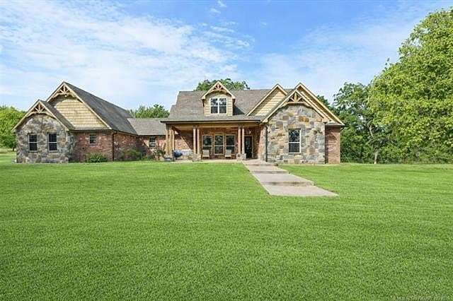 20 Acres of Recreational Land with Home for Sale in Fort Gibson, Oklahoma