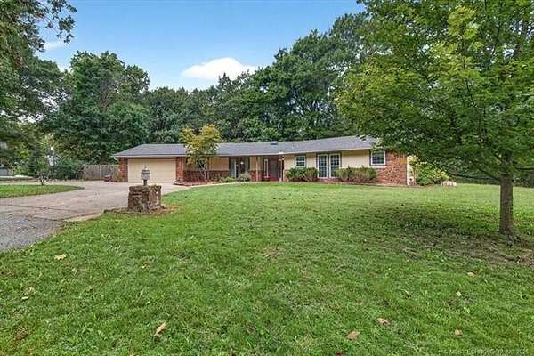 2.51 Acres of Residential Land with Home for Sale in Broken Arrow, Oklahoma