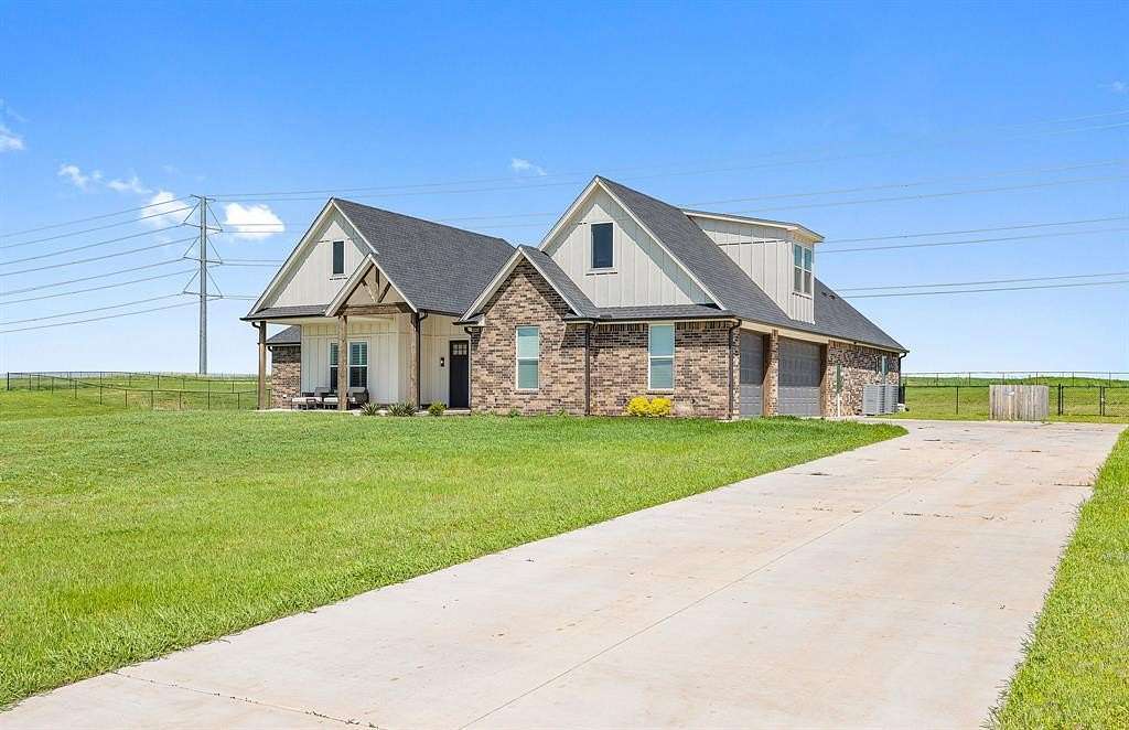 2 Acres of Residential Land with Home for Sale in Piedmont, Oklahoma