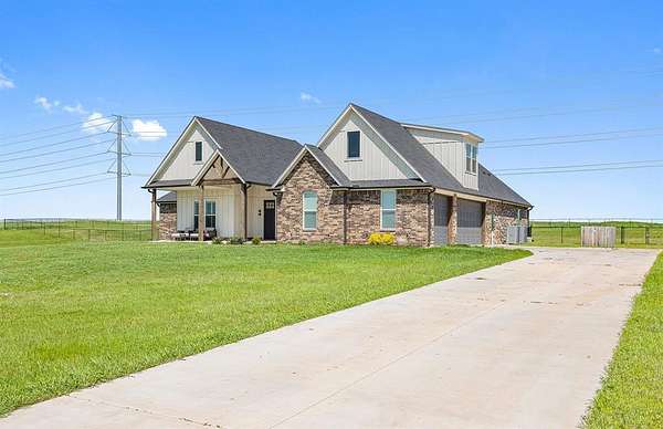 2 Acres of Residential Land with Home for Sale in Piedmont, Oklahoma