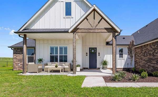 2 Acres of Residential Land with Home for Sale in Piedmont, Oklahoma