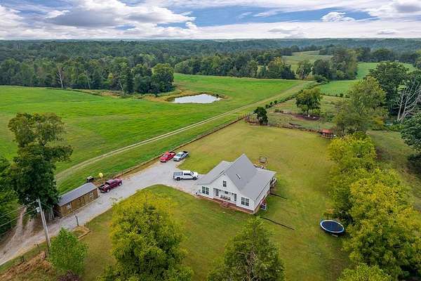 195 Acres of Land with Home for Sale in Baxter, Tennessee