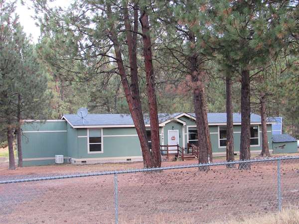 2.77 Acres of Residential Land with Home for Sale in Chiloquin, Oregon