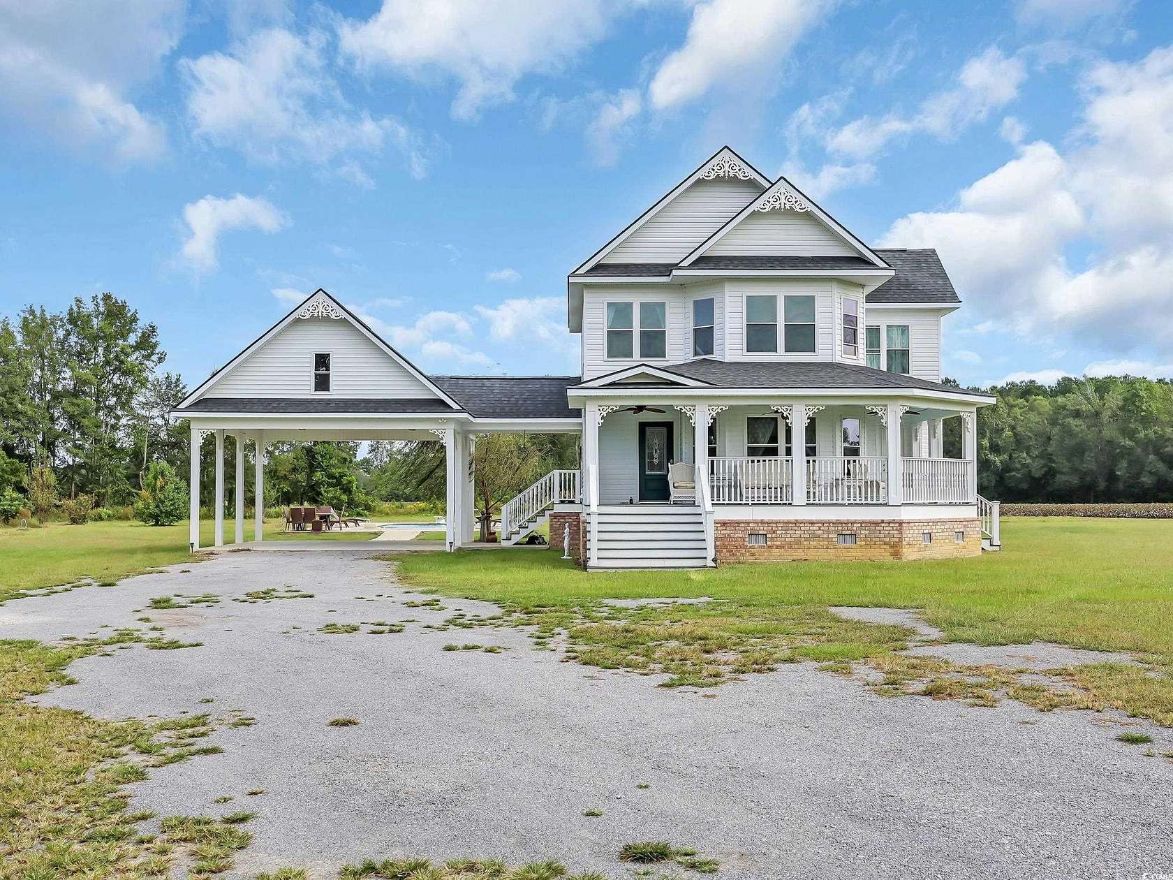 9.2 Acres of Residential Land with Home for Sale in Kingstree, South Carolina