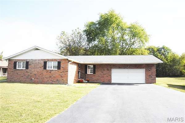 1.7 Acres of Residential Land with Home for Sale in Staunton, Illinois