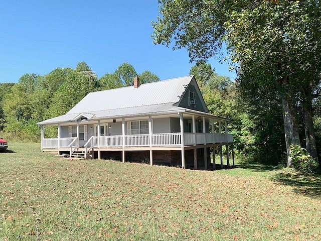 3 Acres of Residential Land with Home for Sale in Red Boiling Springs, Tennessee