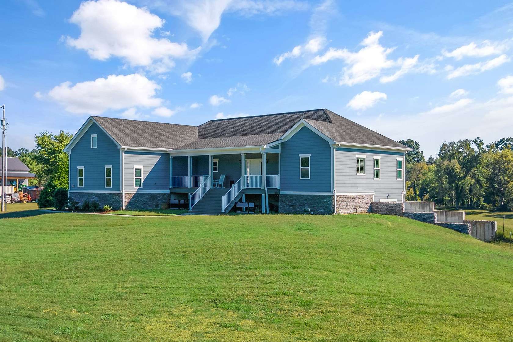 4.88 Acres of Residential Land with Home for Sale in Columbia, Tennessee