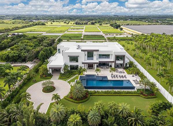 10.3 Acres of Land for Sale in Miami, Florida