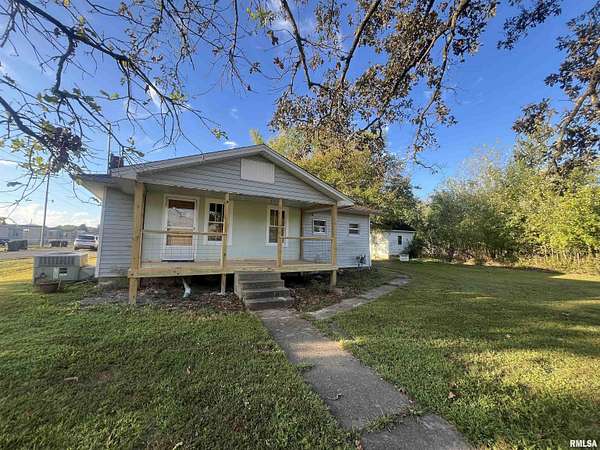 2 Acres of Residential Land with Home for Sale in Metropolis, Illinois