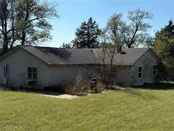 14 Acres of Land with Home for Sale in Atchison, Kansas