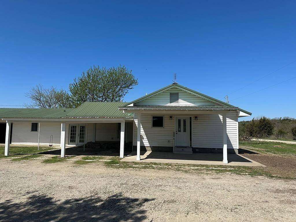 4.8 Acres of Residential Land with Home for Sale in Altoona, Kansas