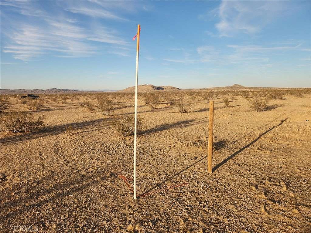 2 Acres of Residential Land for Sale in Helendale, California