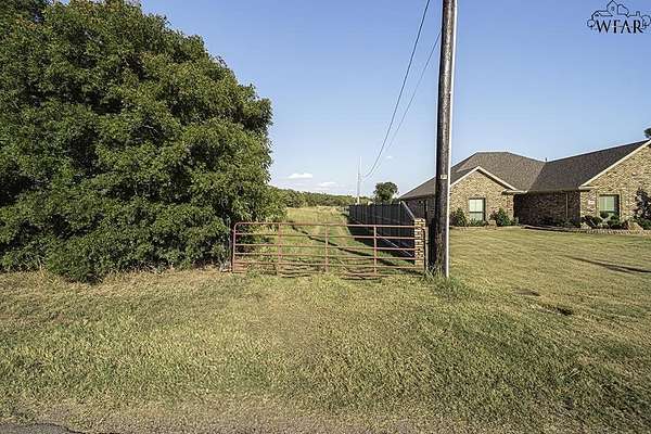 19.1 Acres of Recreational & Residential Land for Sale in Iowa Park, Texas
