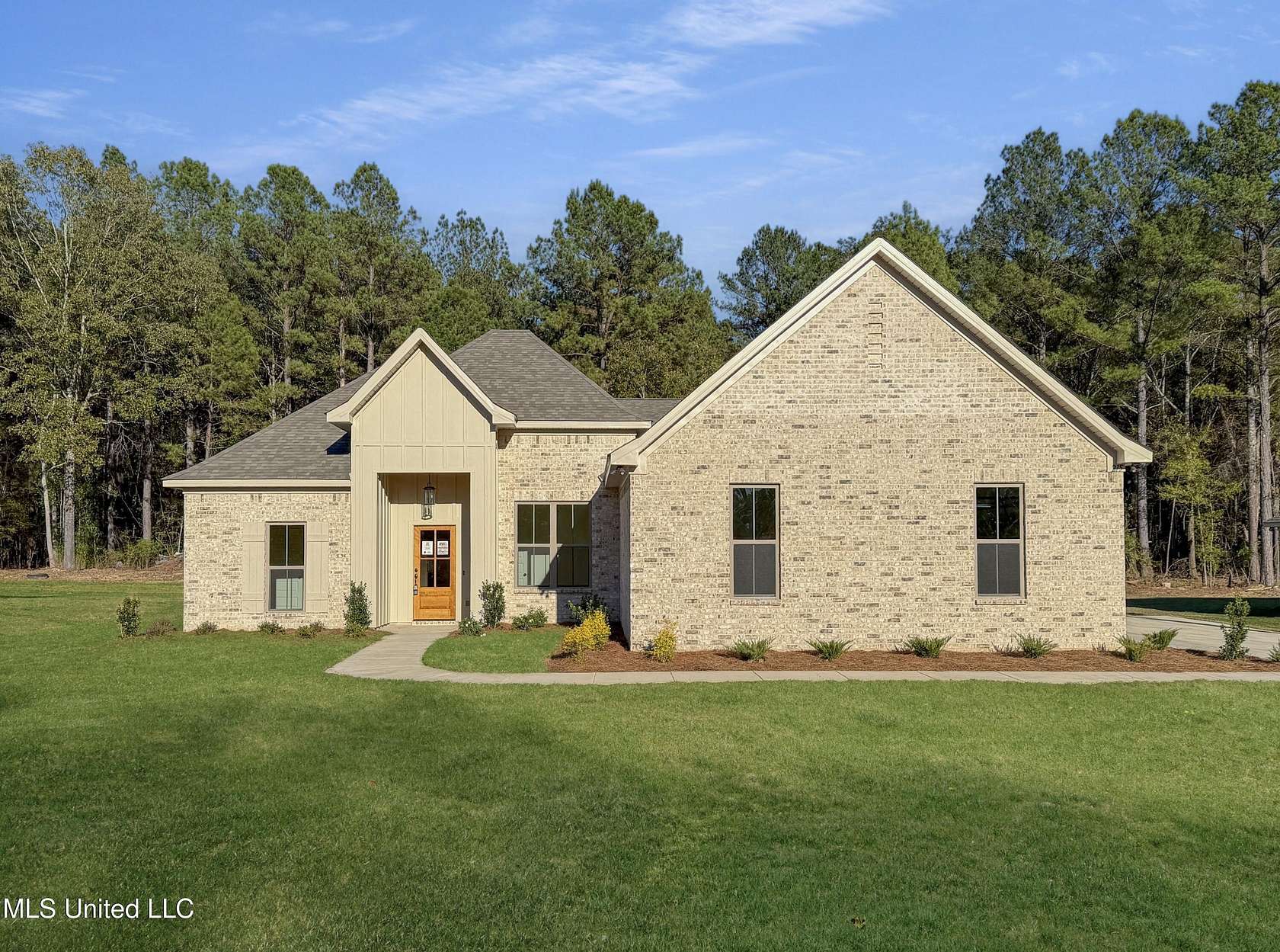 1.82 Acres of Residential Land with Home for Sale in Brandon, Mississippi