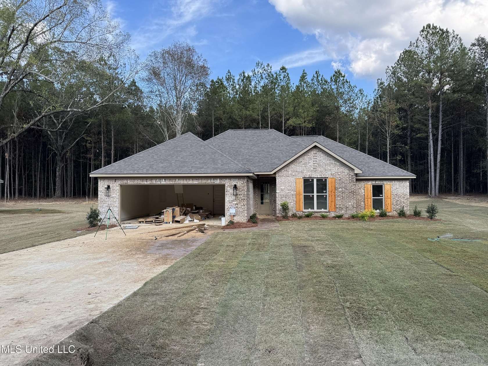 2.47 Acres of Residential Land with Home for Sale in Brandon, Mississippi