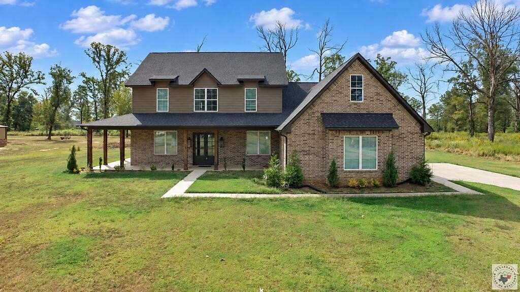 2 Acres of Land with Home for Sale in Texarkana, Texas