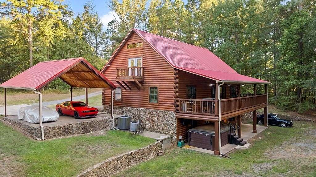 6.28 Acres of Residential Land with Home for Sale in Queen City, Texas