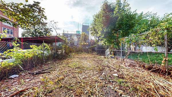 0.05 Acres of Mixed-Use Land for Sale in Brooklyn, New York