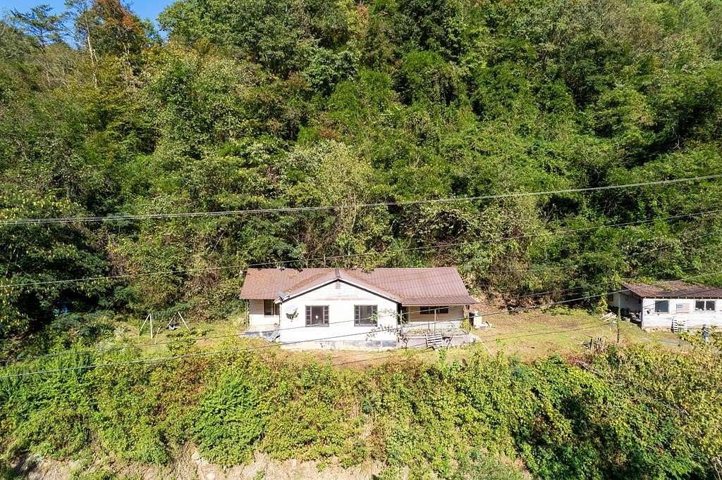 5 Acres of Residential Land with Home for Sale in Shelbiana, Kentucky