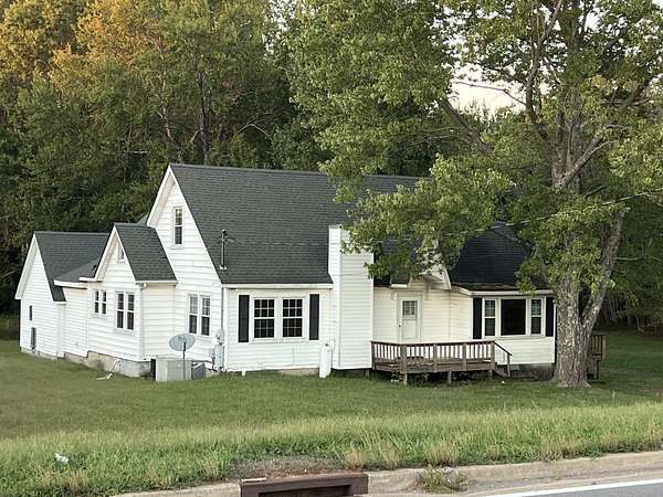 0.85 Acres of Improved Mixed-Use Land for Sale in Clarksville, Tennessee