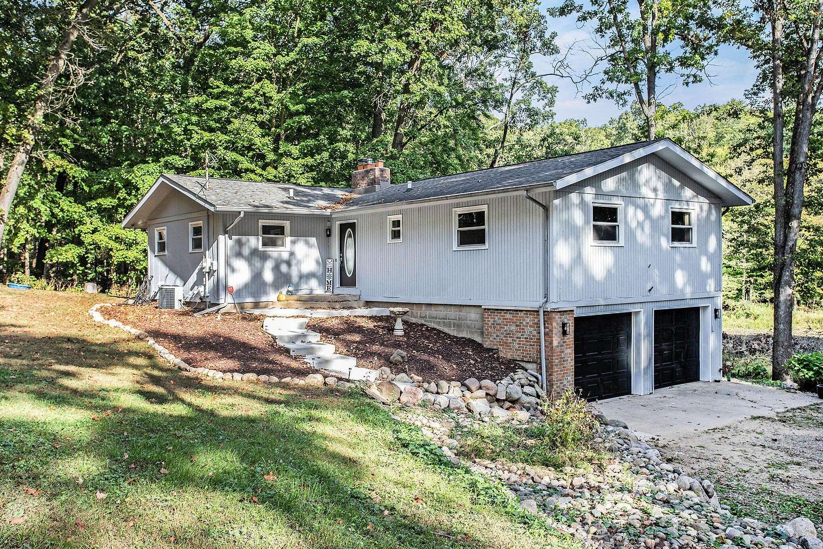 19.1 Acres of Land with Home for Sale in Battle Creek, Michigan