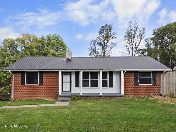 2.77 Acres of Residential Land with Home for Sale in La Follette, Tennessee