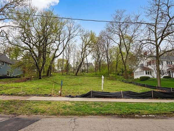 0.37 Acres of Residential Land for Sale in St Charles, Illinois